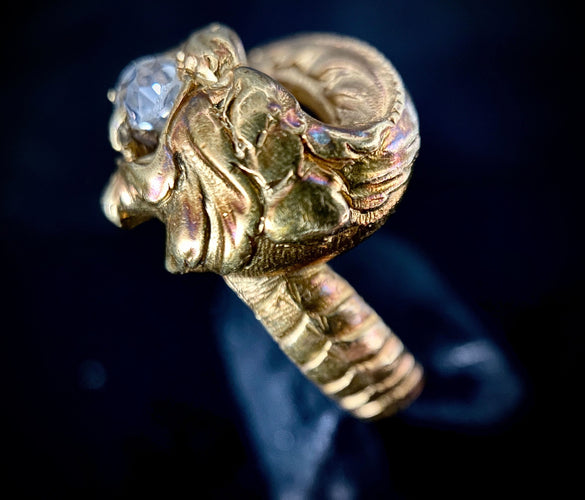 Bague 59 Bague solitaire Néo Gothique figurant une tête de chimère 58 Facettes