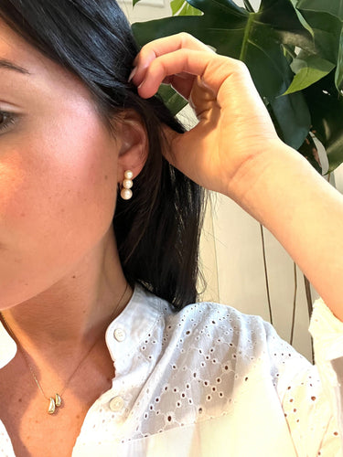 Boucles d'oreilles Boucles d'oreilles pendantes or jaune six perles de culture 58 Facettes