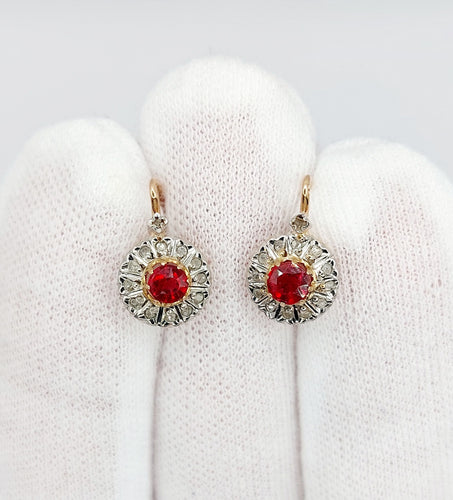 Boucles d'oreilles Dormeuses marguerite antique or rose pierre rouge et diamants 58 Facettes A00730