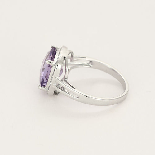 Beyaz altın yüzük, ametist ve küçük pırlantalar 