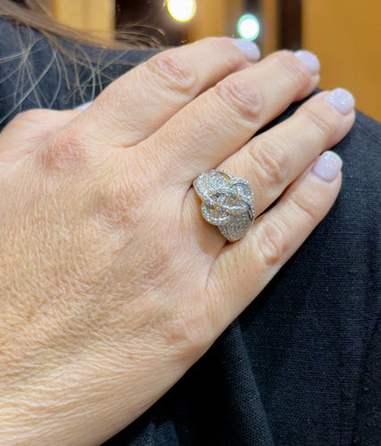 Bague 57 Bague infini en or blanc et diamants 58 Facettes