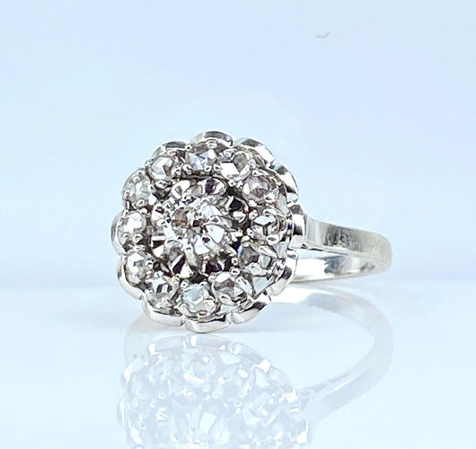 Bague 54 Bague marguerite en or blanc, platine et diamants 58 Facettes AB625