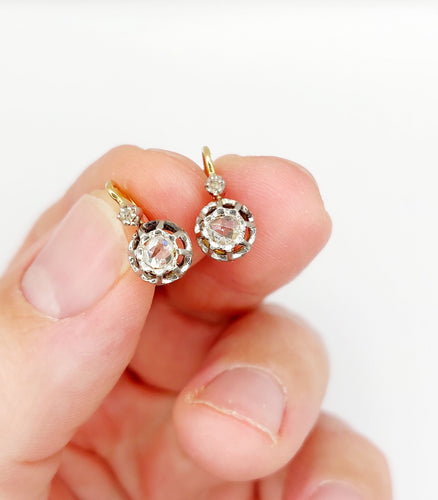 Boucles d'oreilles Dormeuses anciennes en or 18k et diamants taille rose (circa 1890) 58 Facettes A06468