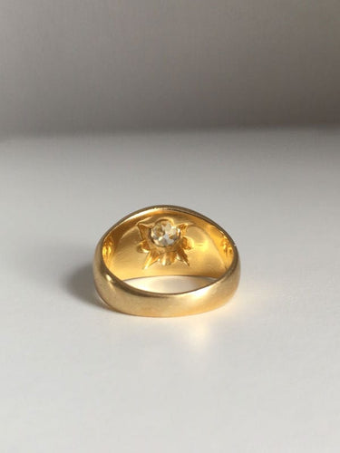 Bombierter Ring aus Gelbgold und Diamant 