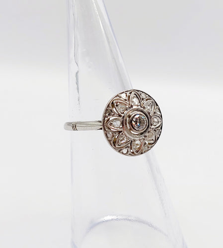 Bague 49 Bague cible Art Déco or blanc, diamants brillants et taille rose (circa 1920) 58 Facettes A06222