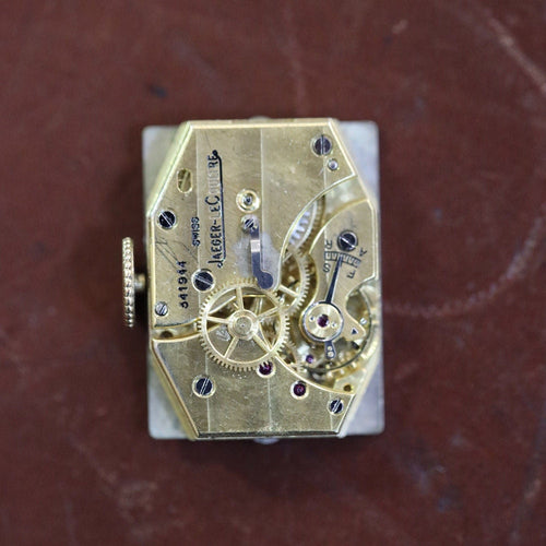 Montre Montre Jaeger-LeCoultre Rectangulaire – Or Jaune 18k – Calibre 437/1 – 1945 – Boîte Française 58 Facettes FB10700