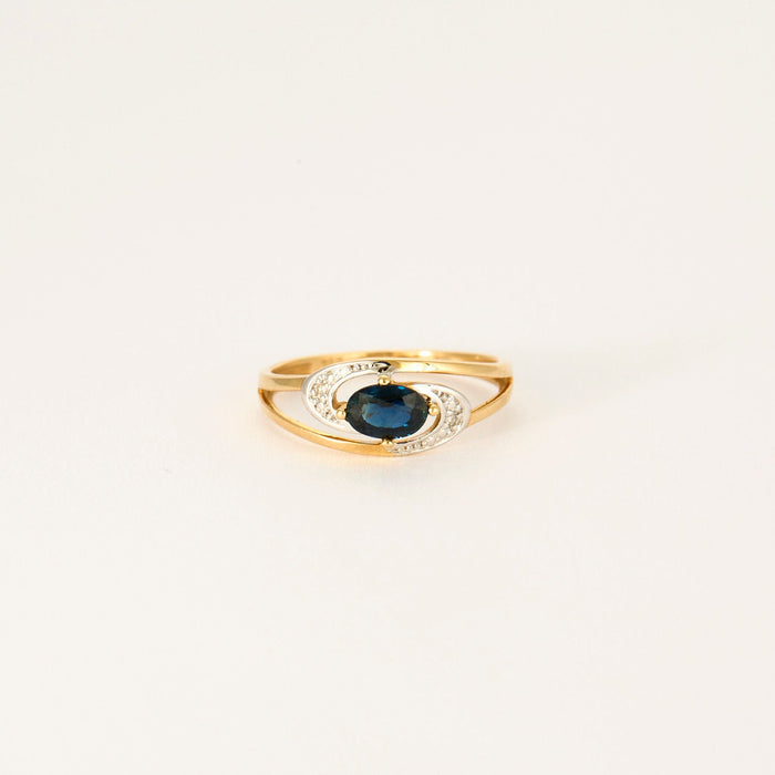 Yellow gold and white sapphire ring