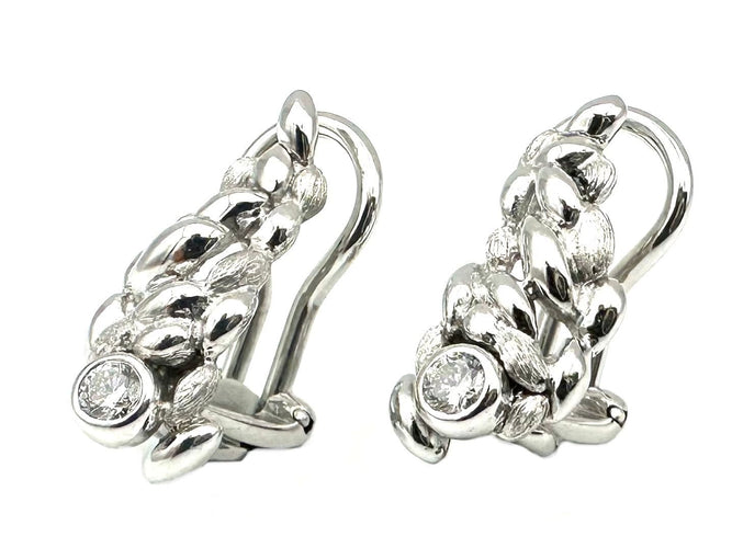 Boucles d'oreilles GILBERT ALBERT. Boucles d'oreilles or blanc 18K et diamants 58 Facettes