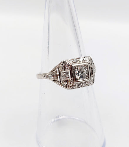 Bague 52 Bague tank art deco Platine diamant 0,25 carats entouré de diamants ronds (circa 1920) 58 Facettes A05355