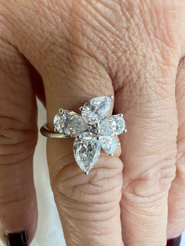 Bague Bague en or blanc 18 carats avec fleur solitaire en diamant 58 Facettes P756