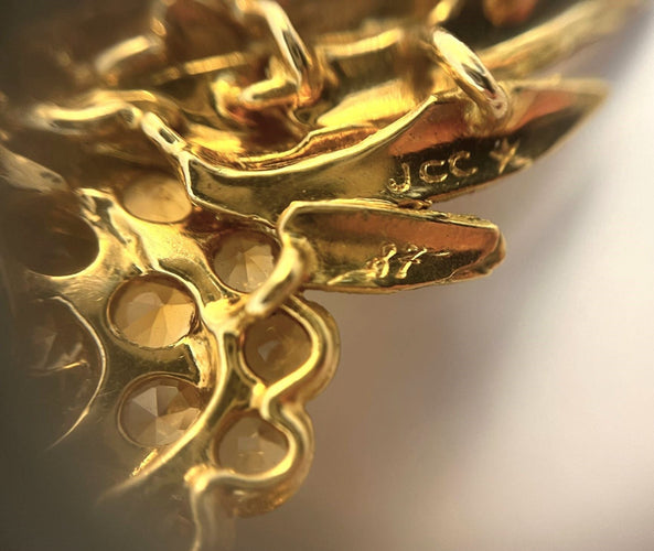 Broche CHAMPAGNAT broche en or jaune stylisant un hibou, travail français vers 1960 58 Facettes 042303.03