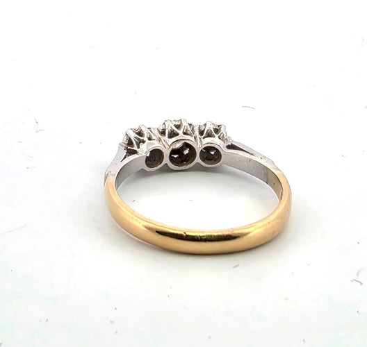 Bague 55 Bague en or blanc et jaune avec diamants 58 Facettes