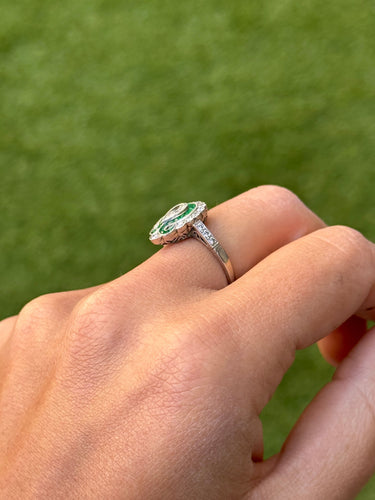 Bague 54 Bague de style Art déco en platine avec diamants et émeraudes 58 Facettes