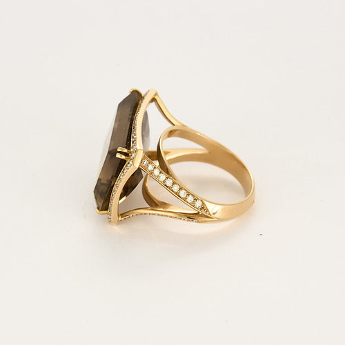 Bague 54 Bague en or rose, centre Quartz fumé et diamants 58 Facettes