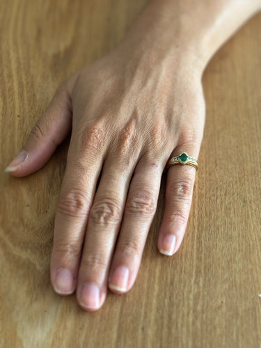 Bague 51 Bague or jaune, émeraude et diamants 58 Facettes