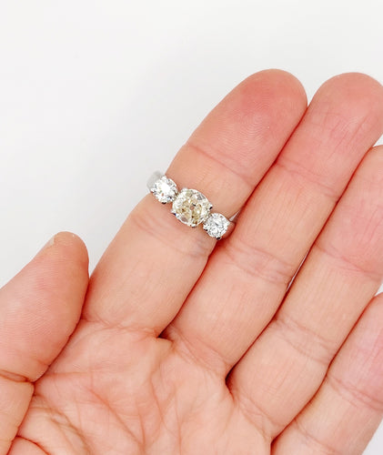 Inel tip jonc Art Deco din Platină și diamante (1,30 ct + 0,90 ct) 