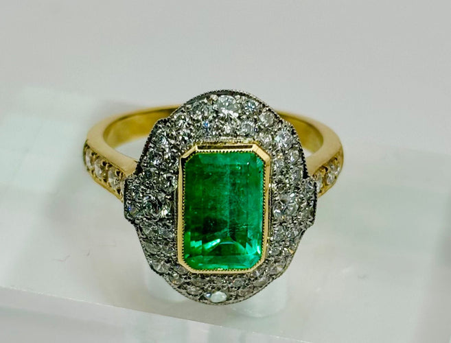 Bague 53 Bague en or et platine ornée d'une émeraude et de diamants 58 Facettes 50331