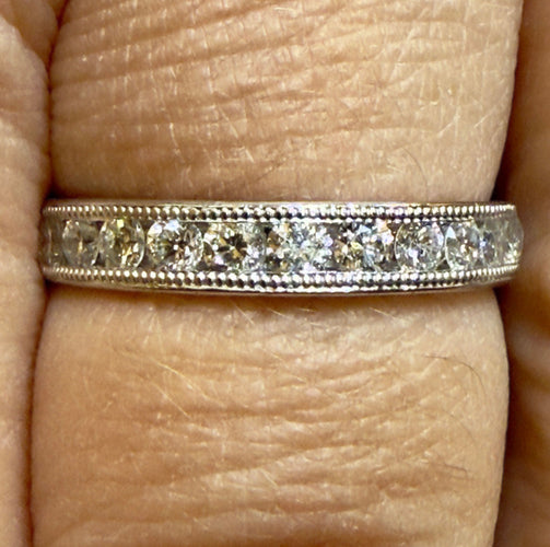 Bague 53 Demi-Alliance T51 en or blanc et diamants 58 Facettes