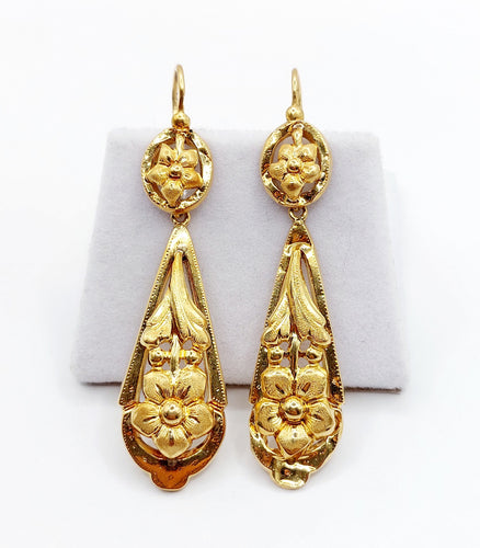 Boucles d'oreilles Dormeuses antique XXL or jaune fleurs finement ciselés (circa 1900) 58 Facettes A05468