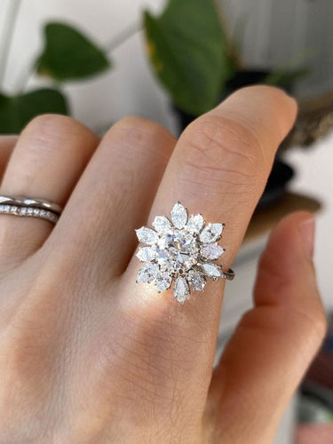 Bague 53 Bague fleur en or blanc 18k et diamants 2.80 Ct 58 Facettes