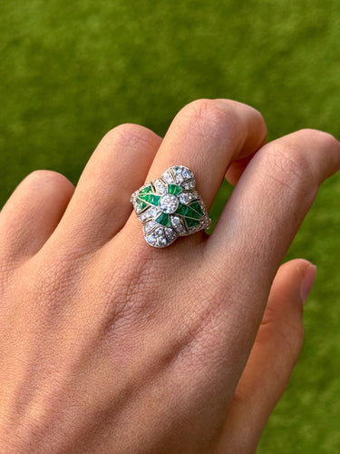 Bague 56 Bague de style Art déco en platine avec diamants et émeraudes 58 Facettes