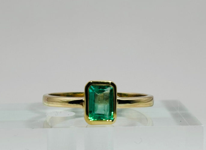 Bague 54 Bague en or avec une émeraude 58 Facettes 50279