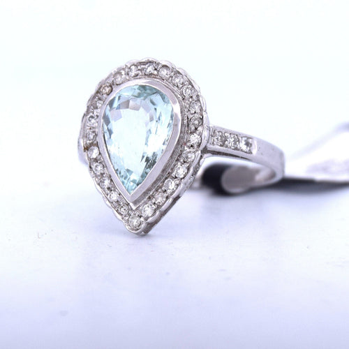 Bague 54 Bague en or blanc avec aigue-marine et diamant 58 Facettes