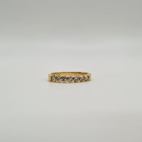 Bague 54 Demi-alliance or jaune sertie de diamants 58 Facettes