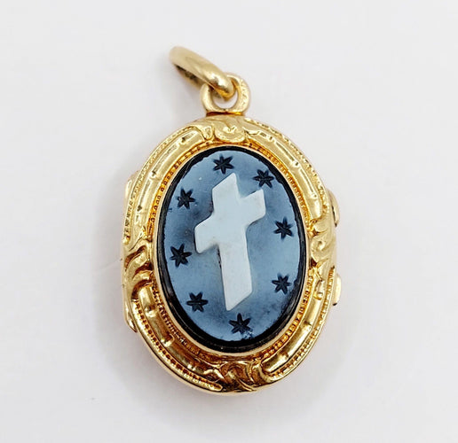 Pendentif Pendentif porte photo souvenir antique or jaune 18k plaques noires, croix et étoiles (circa 1900) 58 Facettes A06198