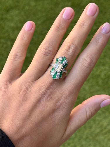 Bague 54 Bague de style Art déco en platine avec diamants et émeraudes 58 Facettes