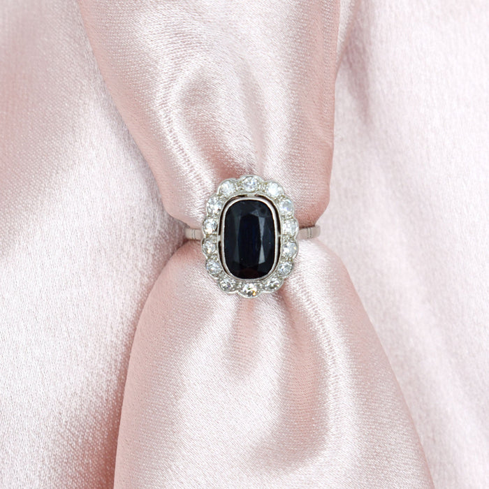 Pompadour ring in platinum sapphire and diamonds