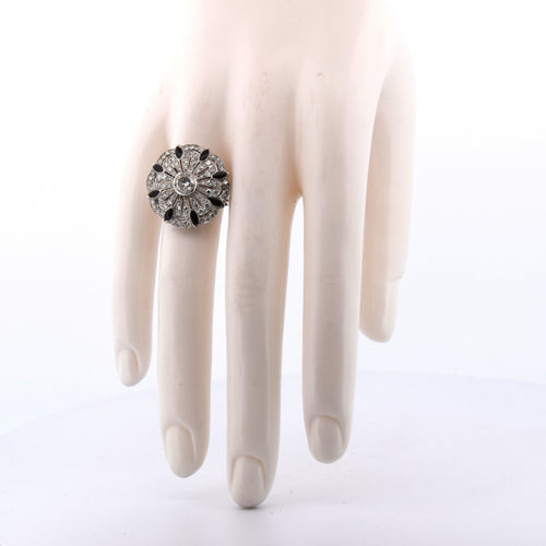 Bague Bague en or blanc ornée d'un travail ajouré spécial 58 Facettes