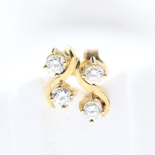 Boucles d'oreilles Boucles d'oreilles en or jaune avec diamants taille brillant 58 Facettes 132991