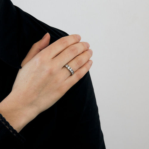 Bague jonc avec diamants 58 Facettes 240250