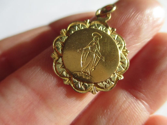 Pendentif Médaille pendentif Vierge Miraculeuse ancienne en or jaune 18 carats 58 Facettes