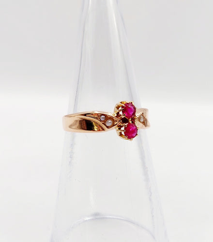 Bague 51.5 Bague antique or rose, rubis synthétiques et perles 58 Facettes A05426