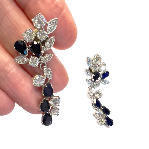 Boucles d'oreilles Boucles d'oreilles design années 1950 en platine sterling avec diamants et saphir. 58 Facettes Q352B