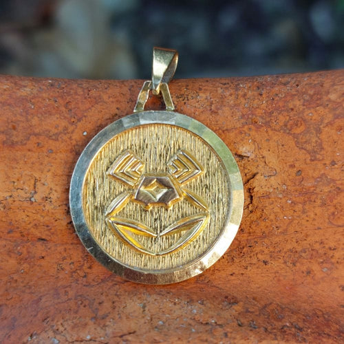 Médaille du signe du Zodiaque "Cancer" or jaune 58 Facettes 221