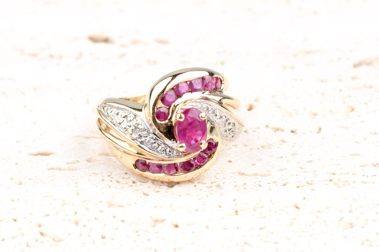 Bague 51 Bague en or jaune 18K rubis et diamants 58 Facettes BGRUDOC571-107