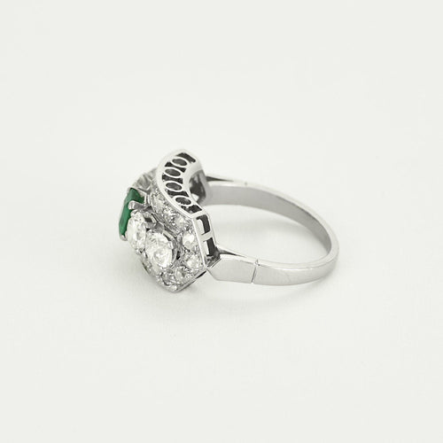 Bague 53 Bague en or blanc, diamants et émeraude 58 Facettes B240734