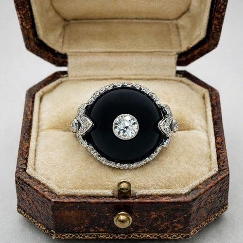 Platin tarzı Art Deco yüzük, pırlanta ve oniks ile süslenmiş 