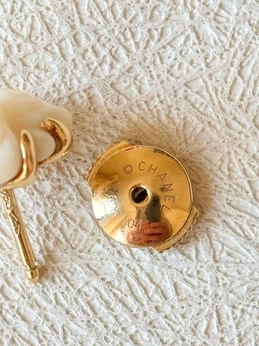 Boucles d'oreilles CHANEL - Boucles d'oreilles Camélia 58 Facettes WC-2025-1875