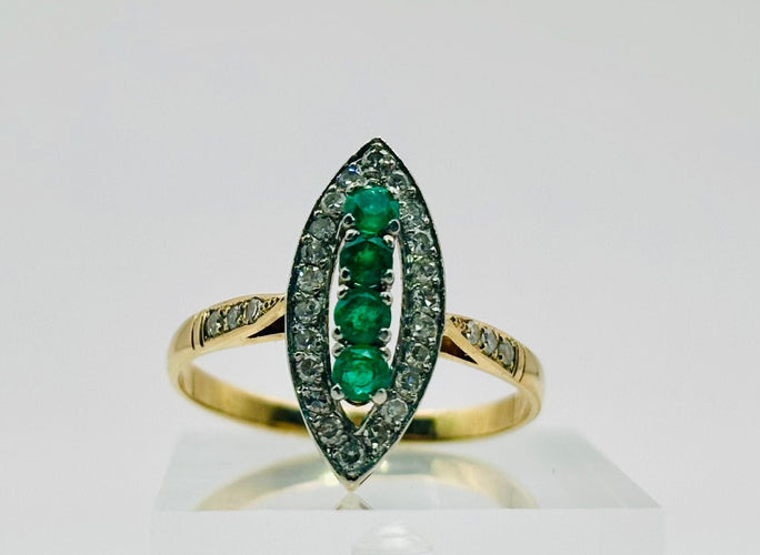 Bague Bague Marquise avec émeraudes et diamants 58 Facettes 50264