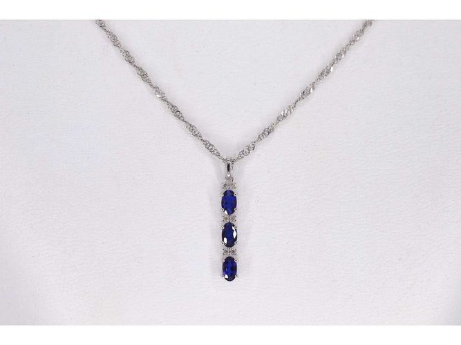 Pendentif Pendentif en or blanc avec diamants et saphir 58 Facettes 2136