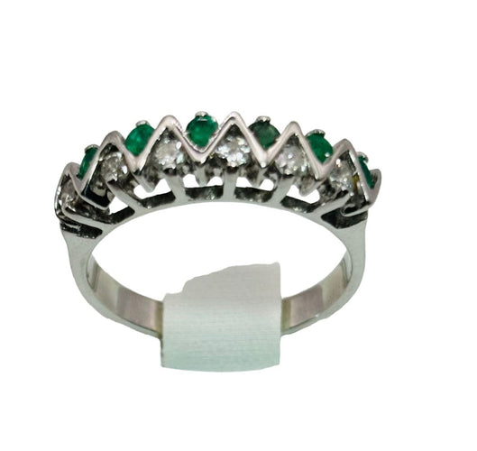 Bague 56 Bague en or blanc avec émeraudes et diamants. 58 Facettes 50163