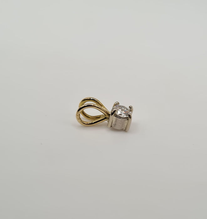 Ciondolo in oro giallo con diamanti da 0,25 ct