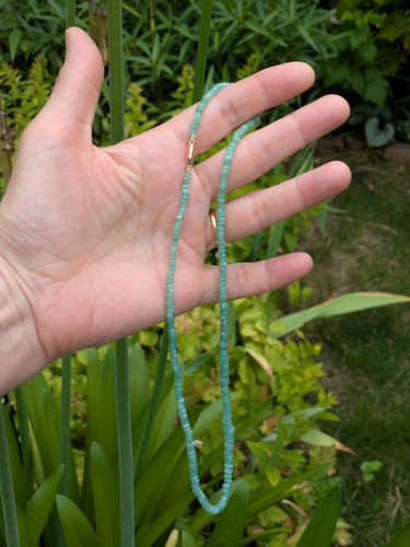 Огрлица од природног смарагда и бисера