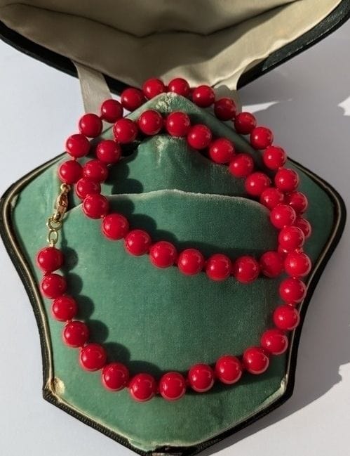 Collier Collier choker corail rouge fermoir or 58 Facettes