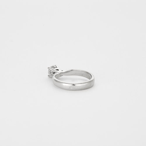 Bague 52 Bague solitaire en or gris 58 Facettes