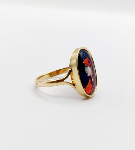 Bague 53 Bague Art Nouveau Limoges or jaune, plaque émaillée à la jeune fille (circa 1910) 58 Facettes A06387